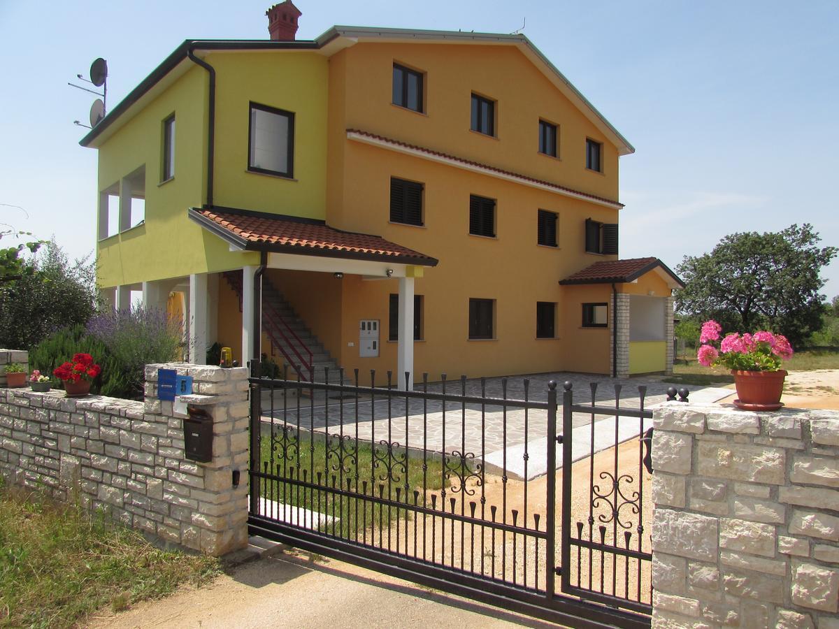 אומאג Apartments Goga מראה חיצוני תמונה